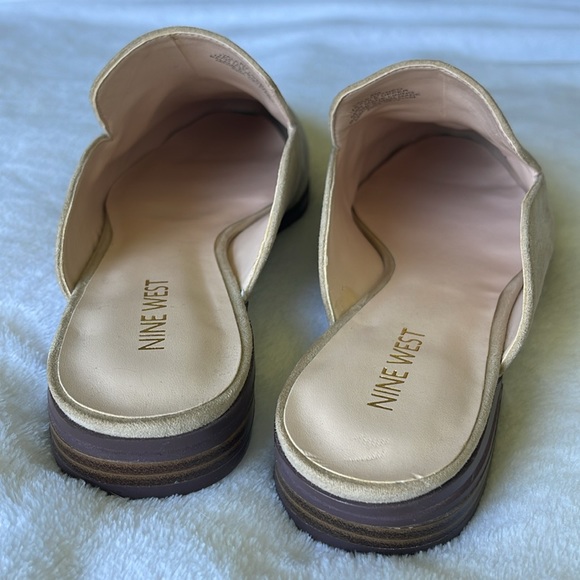 Women’s Nine West Suede Mules - Size 8 - LIKE NEW in Very Great Condition!! - Picture 3 of 12